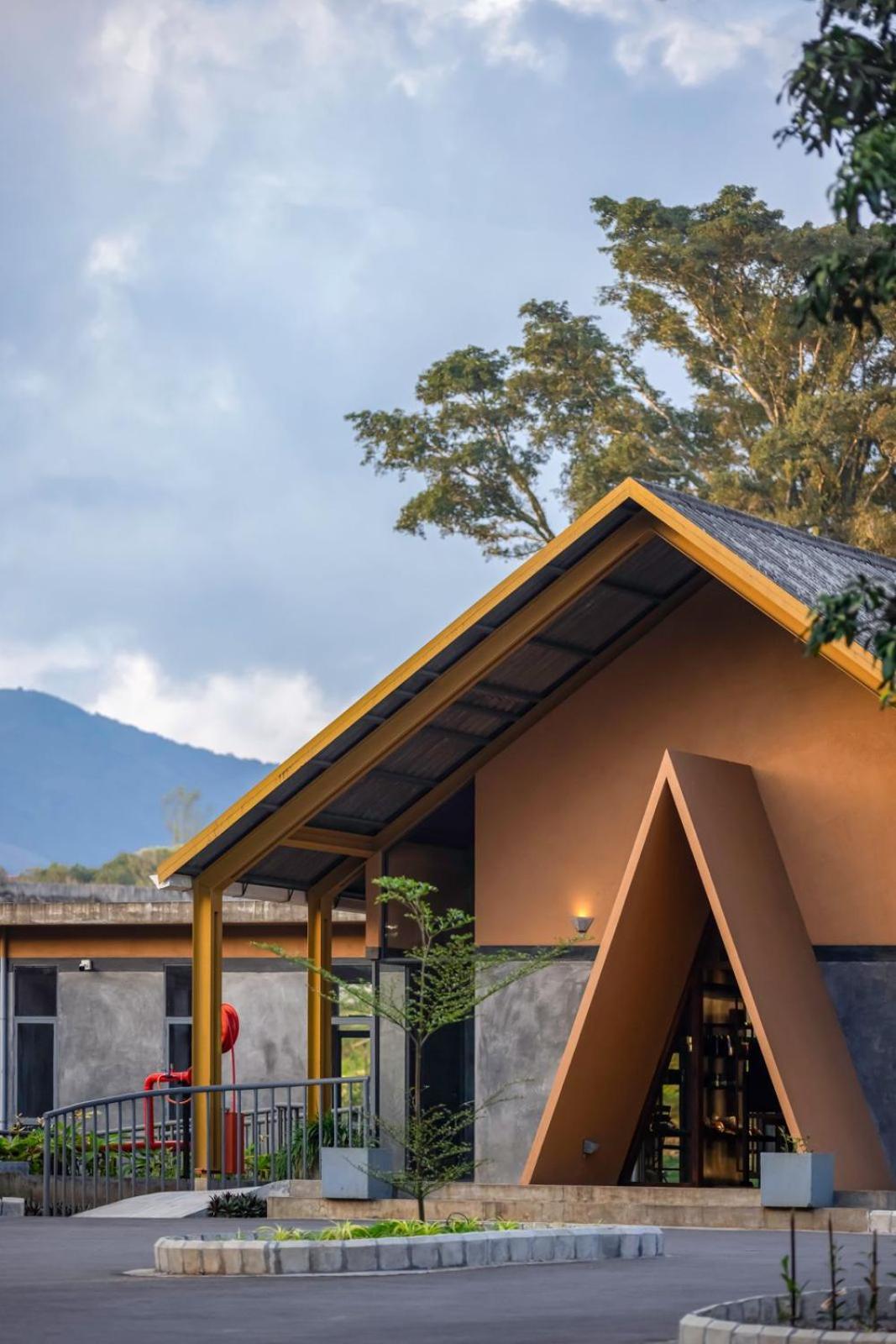 Misty Mountain Experience By Perfect Stays Pīrmed Esterno foto